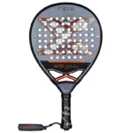 Het Nox AT10 Genius 18K Alum 2025 By Agustin Tapia racket is het racket dat speler Agustin Tapia heeft gekozen voor het seizoen 2025. Het is een verbeterde evolutie van het AT10 Luxury Genius 18K Alum racket dankzij zijn perfecte balans en onstuitbare snelheid.